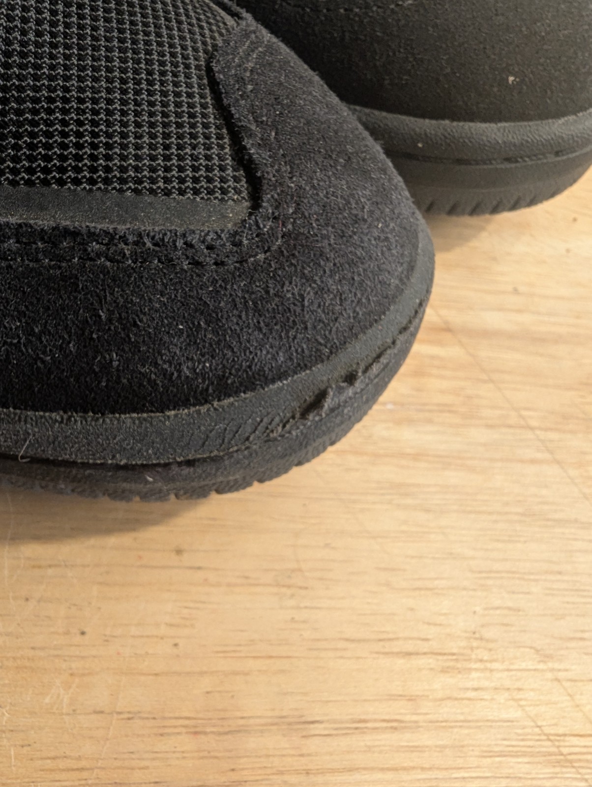 Size 10 – New Balance Numeric 600 Tom Knox black