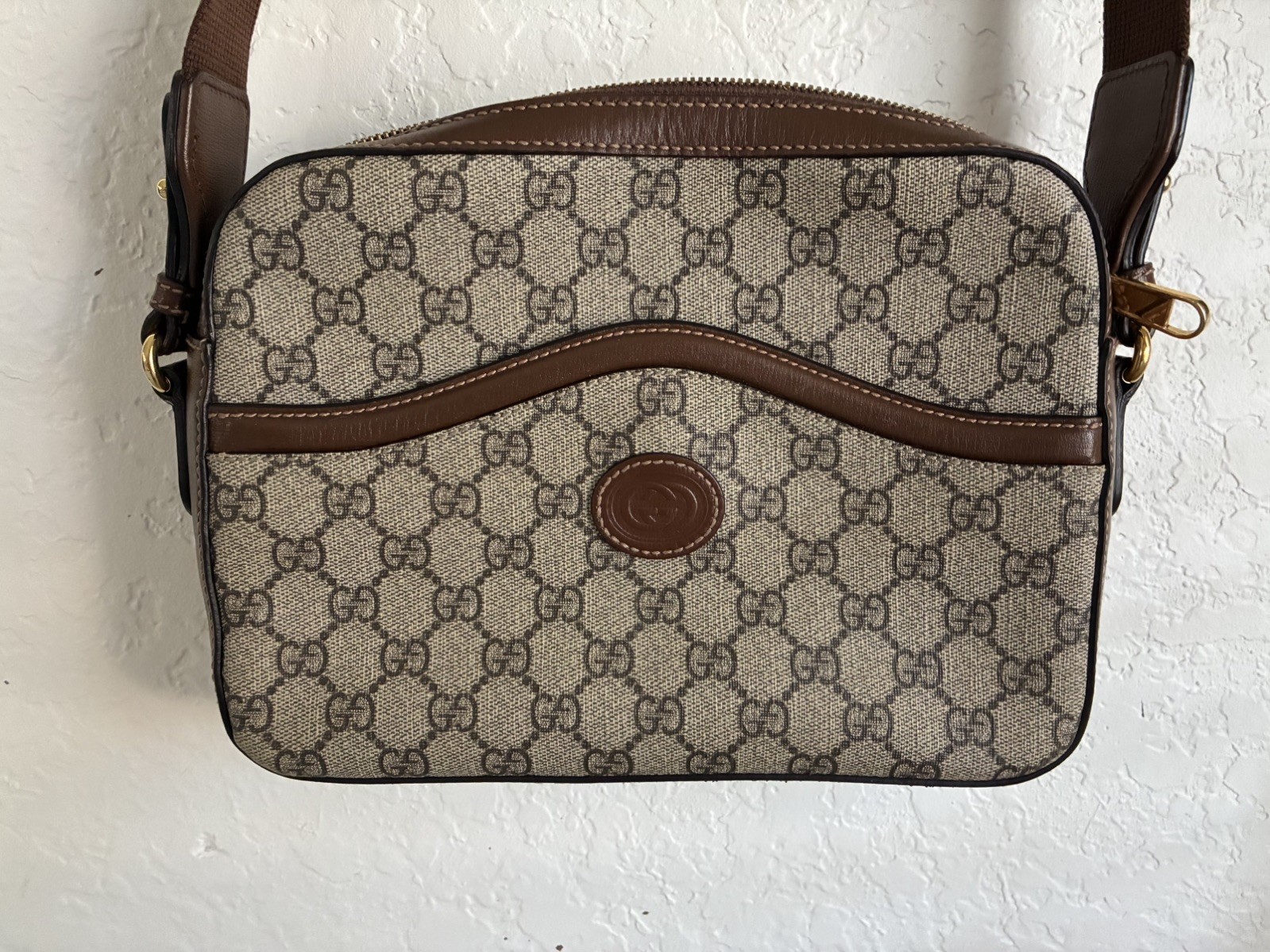 Gucci GG Collection Vintage Logo Mailman Bag Crossbody Bag Unisex 10×2.3×7.8 in
