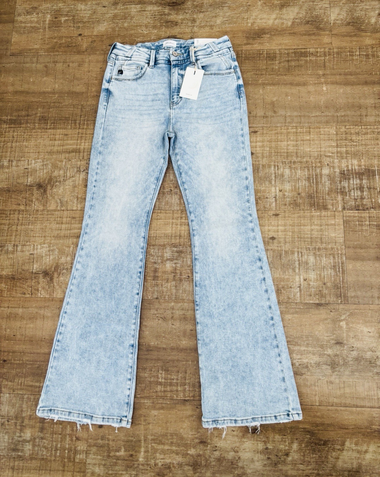 NWT KanCan High Rise Flare light wash size 09/28 31.5″ inseam