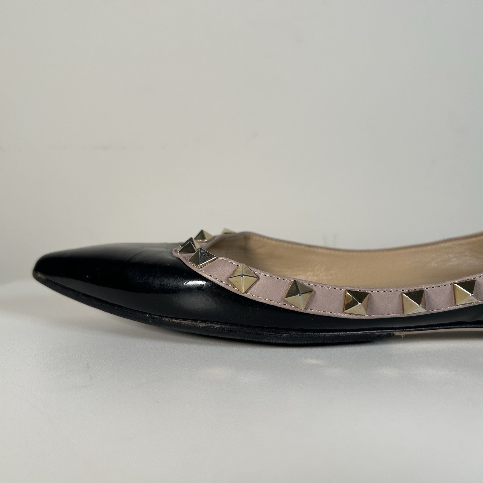 Valentino Garavani Rockstud Ballet Flats Black Pointed Toe Patent Leather Sz 39
