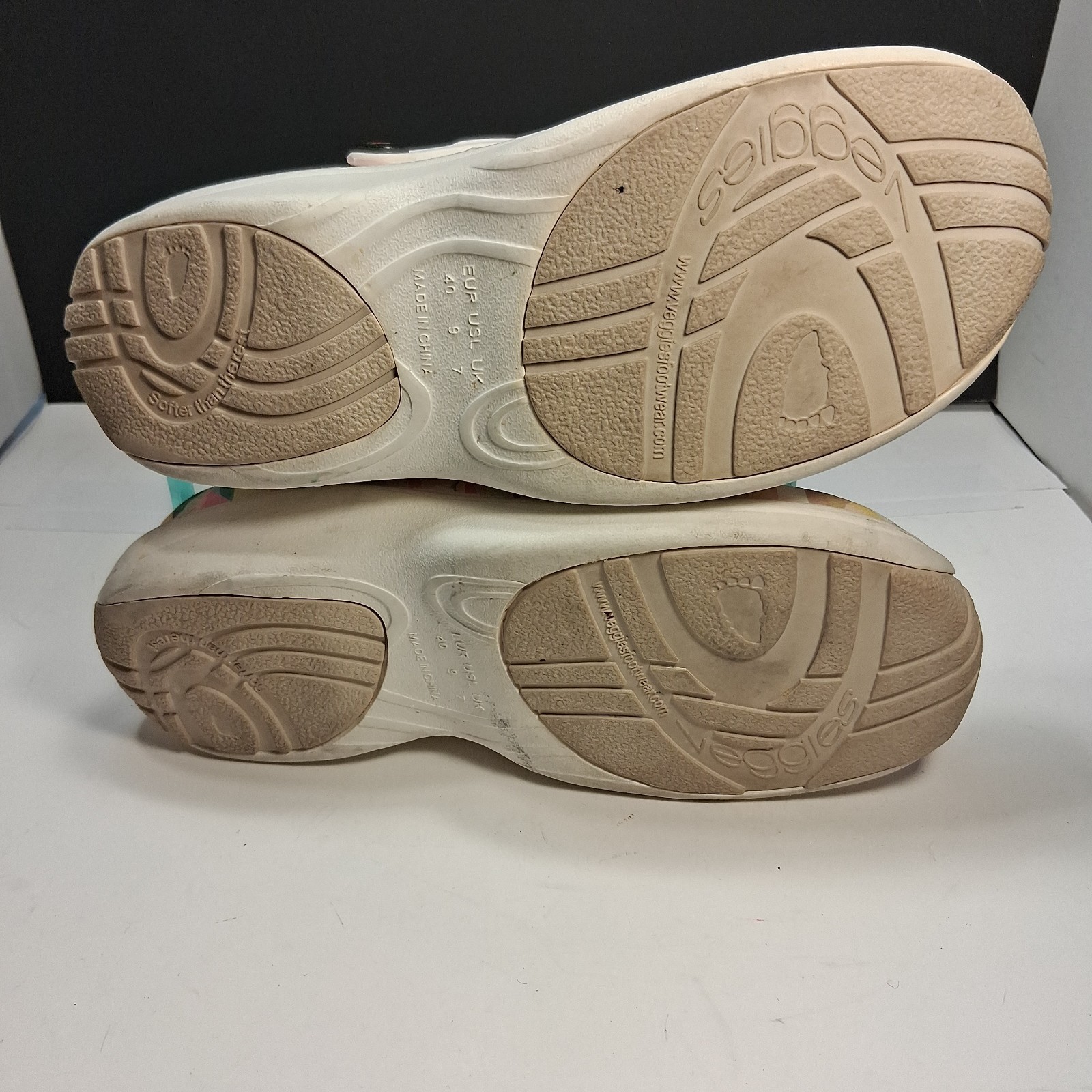 “Veggies” Croc Alternative Multi-color Padded Removable Insole Clogs Size 9