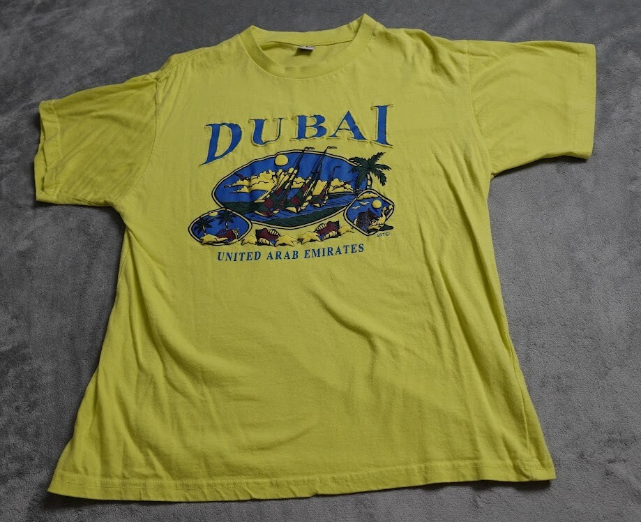 Dubai United Arab Emirates AST Graphic T-Shirt Men’s XL Yellow Puffy 3D Art Tee