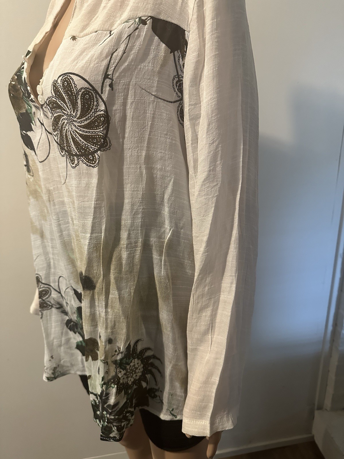 Woman Tunic / Top Semi Sheer Long Sleeves V Neck Floral XL