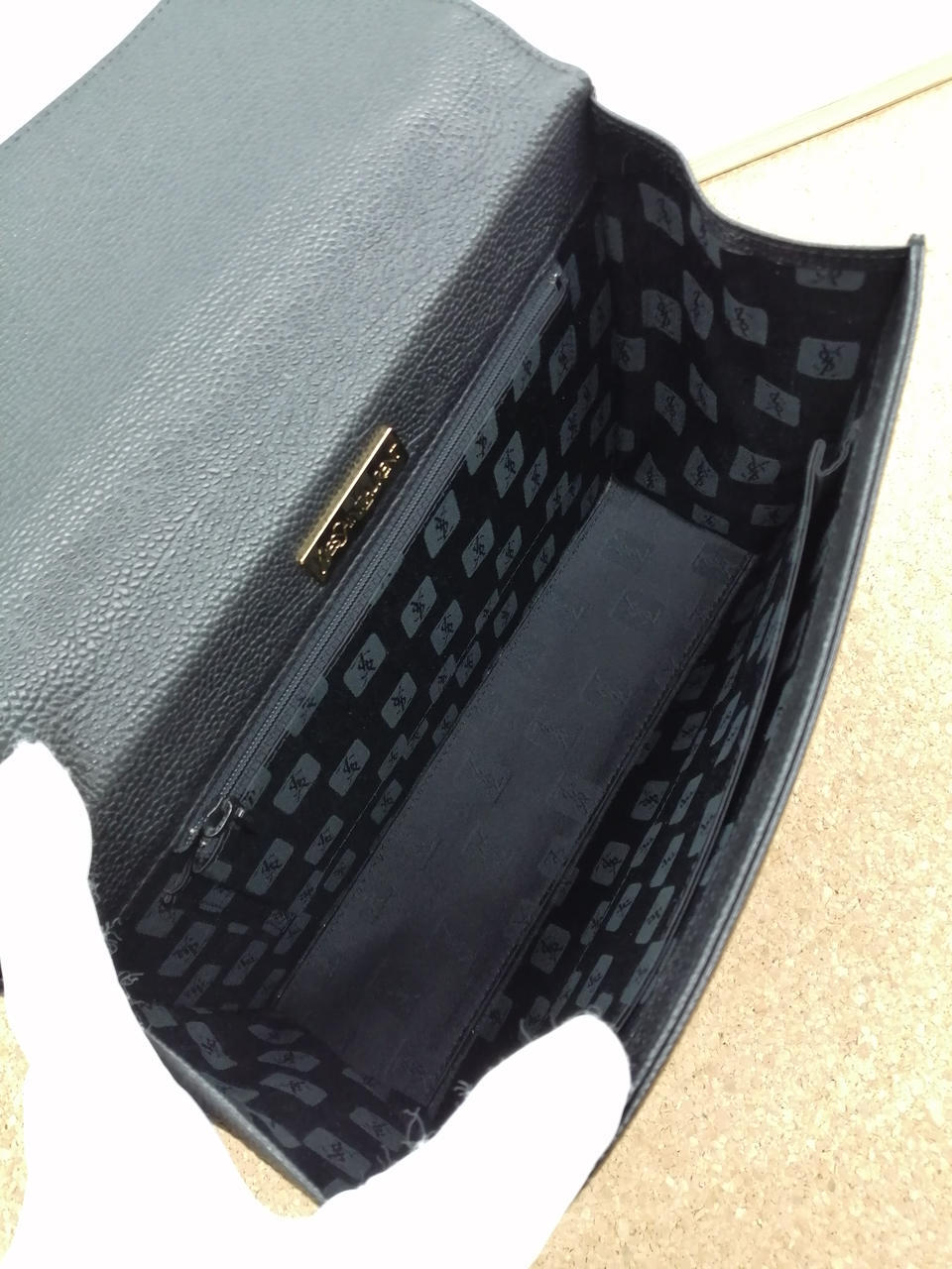 Yves Saint Laurent Handbag 10.6 inch Black