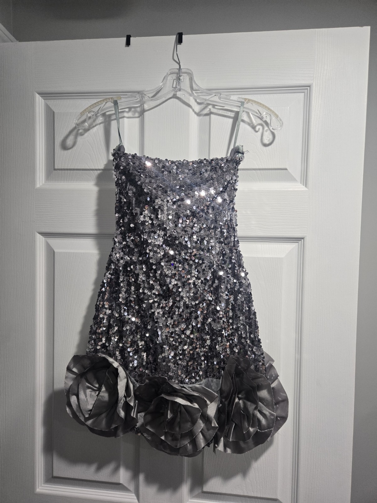 Women’s Silver Sequin Sweetheart Strappy Sleeveless Mini Dress S Ruffle Hem