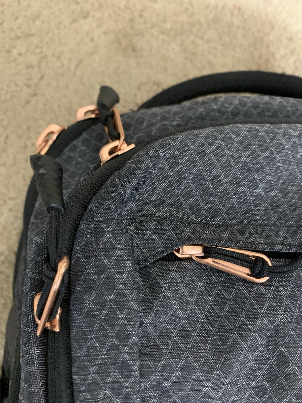 THE NORTH FACE Recon Backpack Black Gray Rose Gold 30L 16″ Laptop Padded