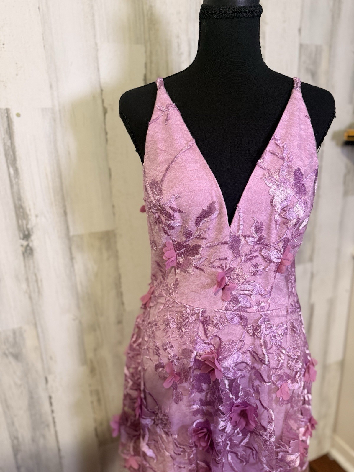 Dress The Population Lavender 3D Floral Lace V-Neck Strappy Long Gown M