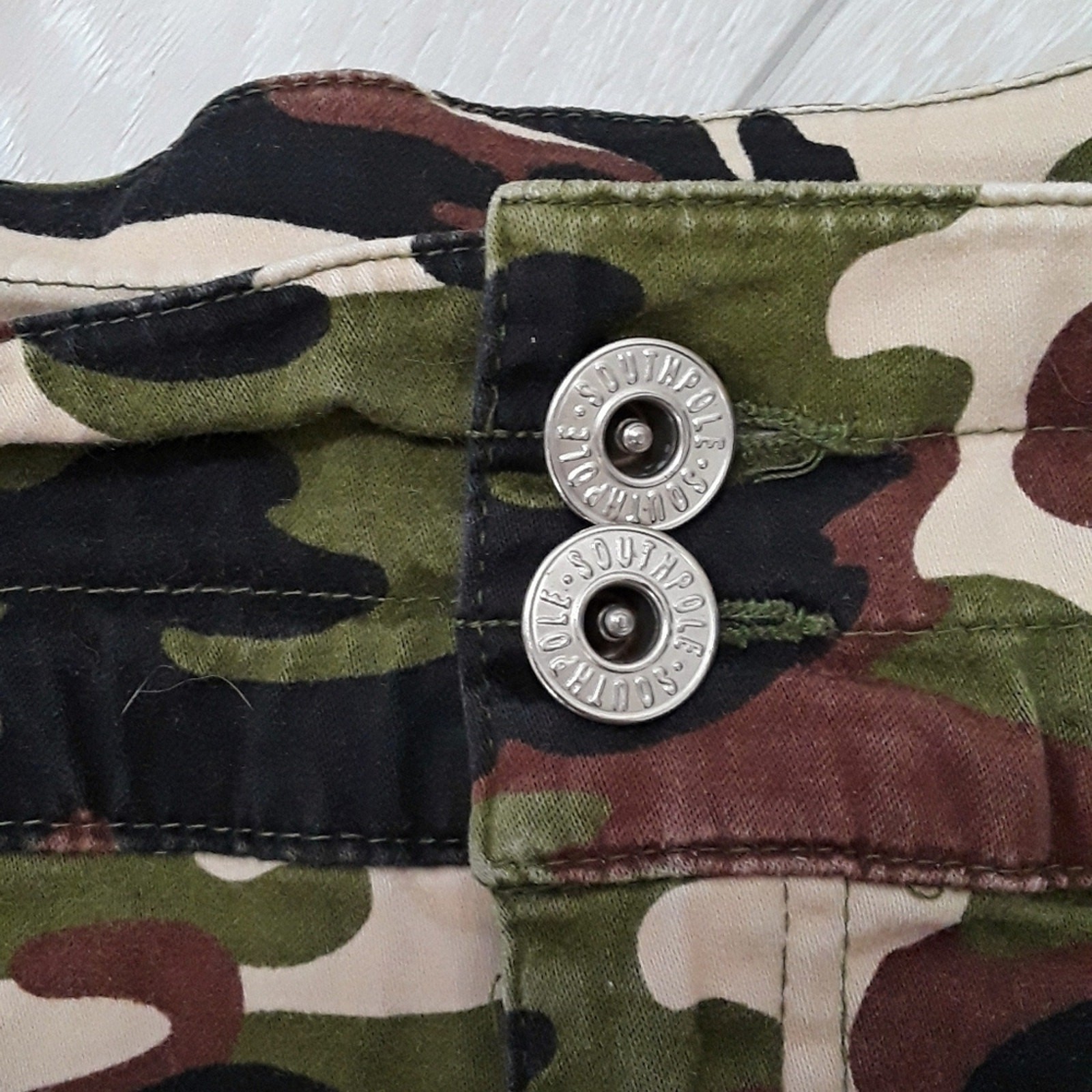 SOUTHPOLE Camouflage Micro Mini Skirt Size 7 Green Hip Hugging Pleated Peplum