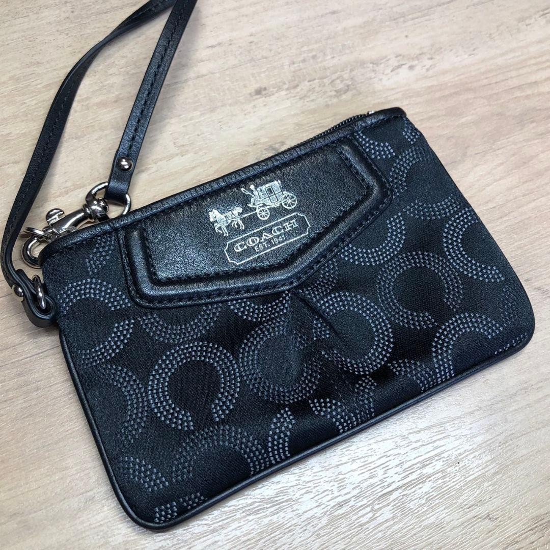 Excellent Condition COACH Signature Wristlet Pouch Black