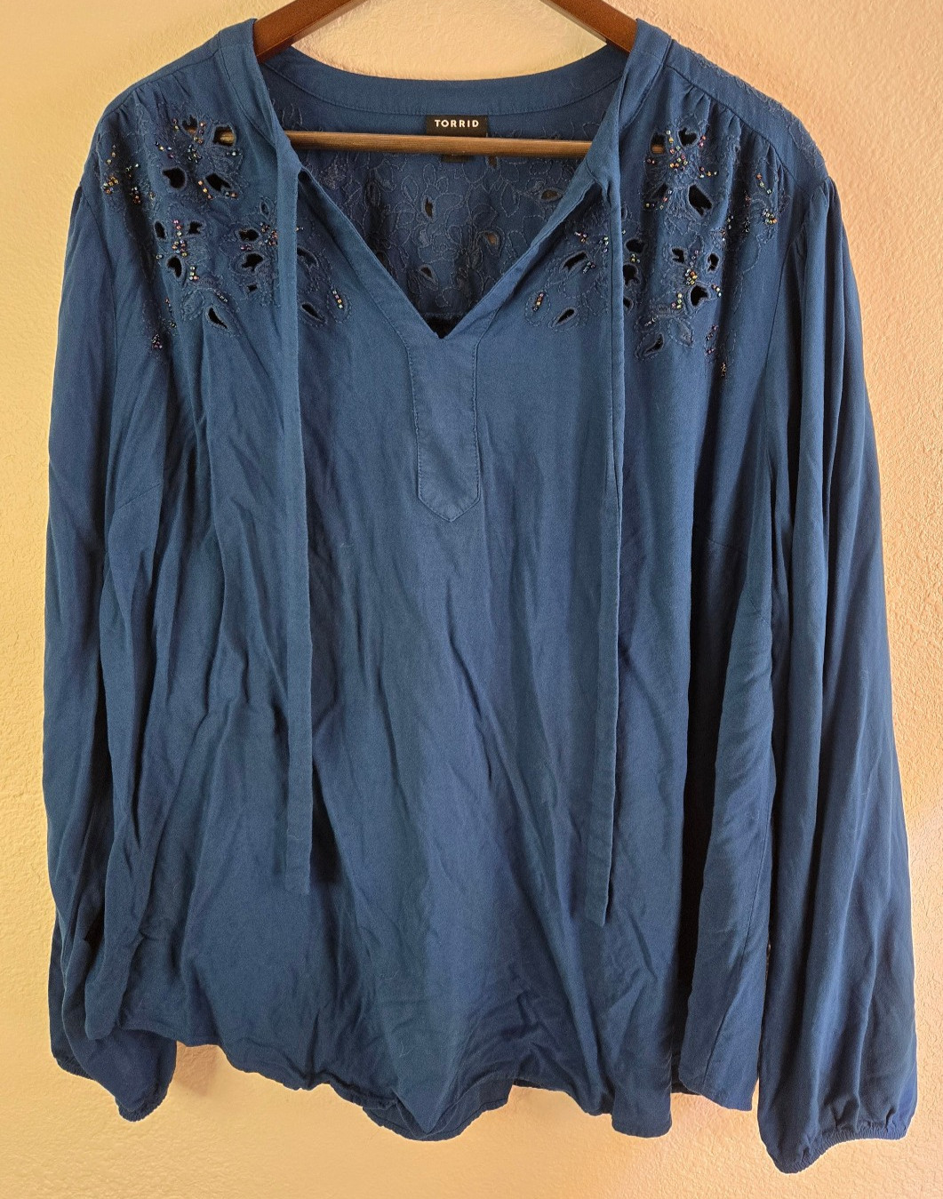 Torrid Womens 2 (18-20) Blue Challis Beaded Embroidered Cut Out Peasant Blouse