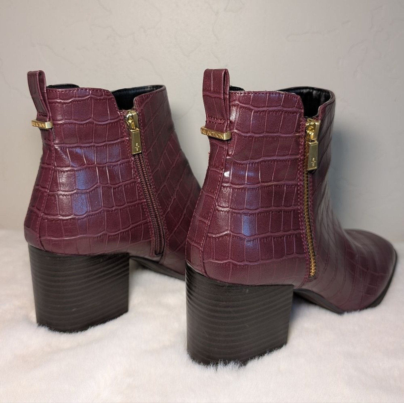 Kenneth Cole Effie Block Heel Booties | Women’s 9 M | Maroon Croc-Embossed