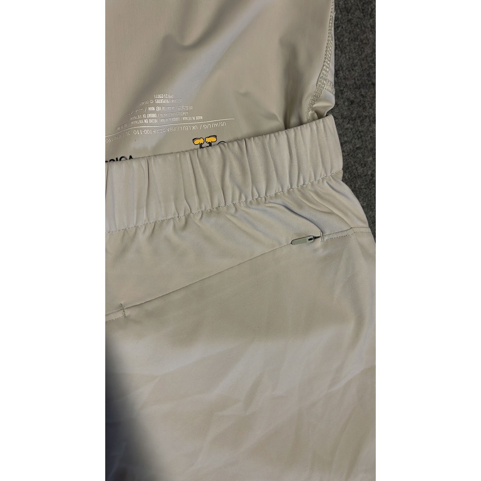 Outdoor Voices Disney Mickey & Co Goofy Shorts Mens Large Bone Athletic Running