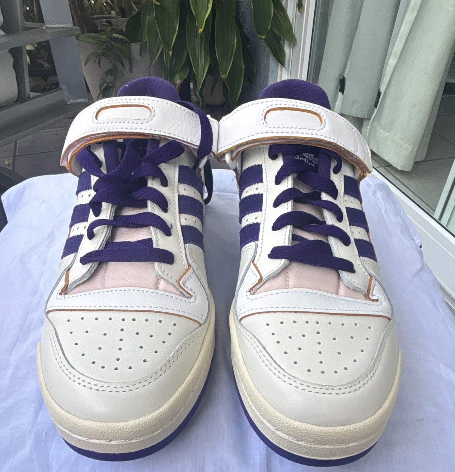 adidas Originals Men’s Low Top Sneaker White/Purple Lace-Up Hook & Loop 9 mens