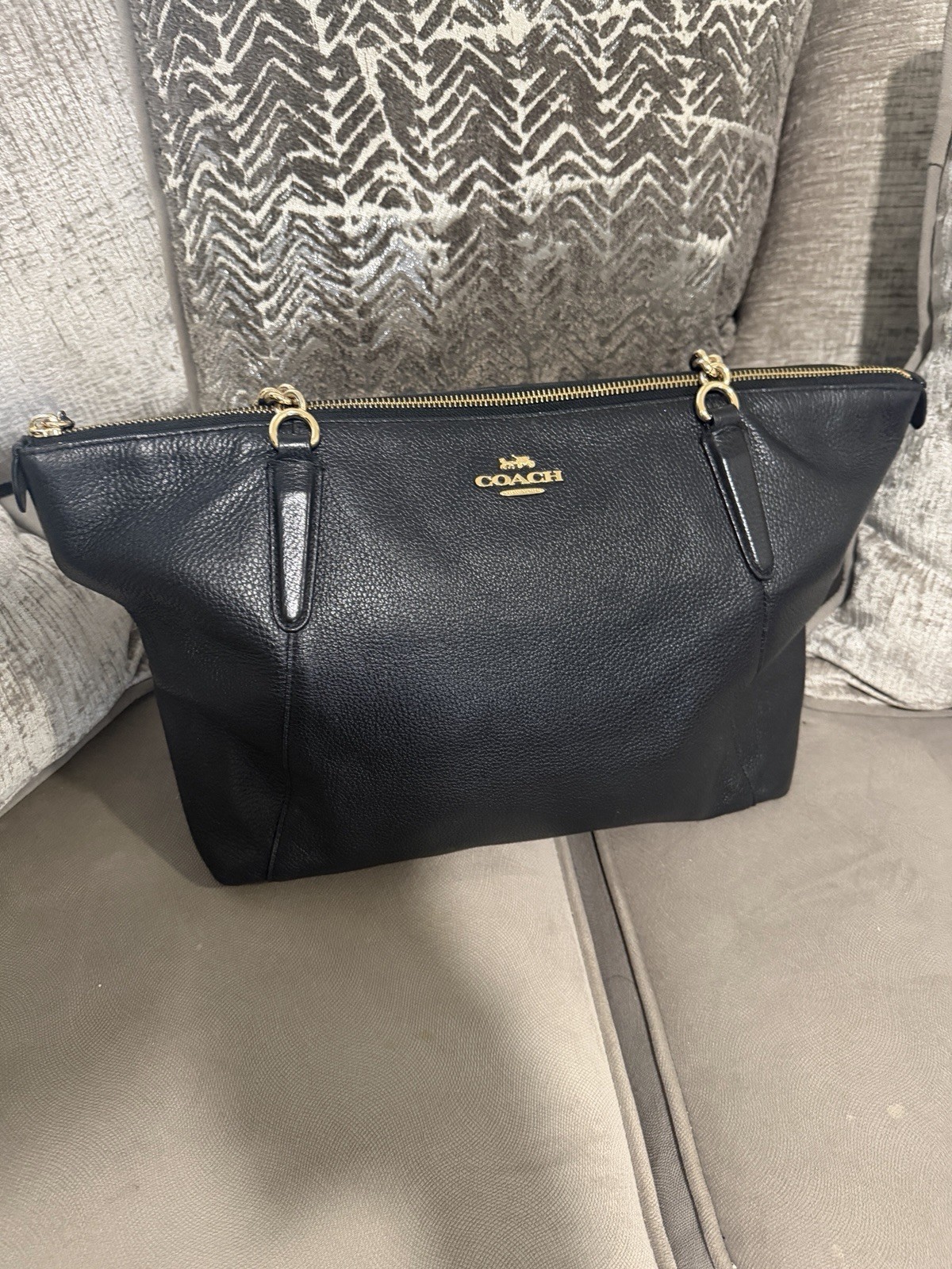 Coach Women’s Black Solid Shoulder Bag Zip Closure Gold Hardware