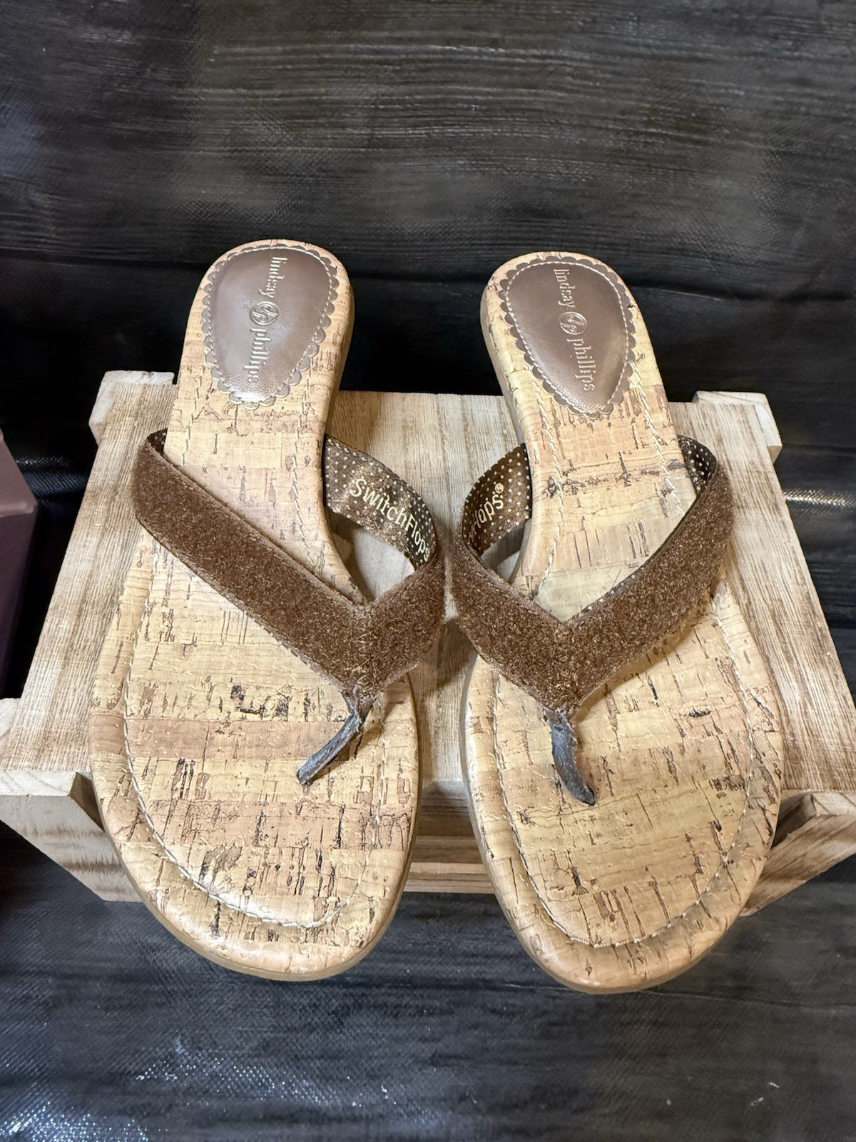 Lindsay Phillips Libby SWITCHFLOPS Size 7M Beige with straps( changeable )