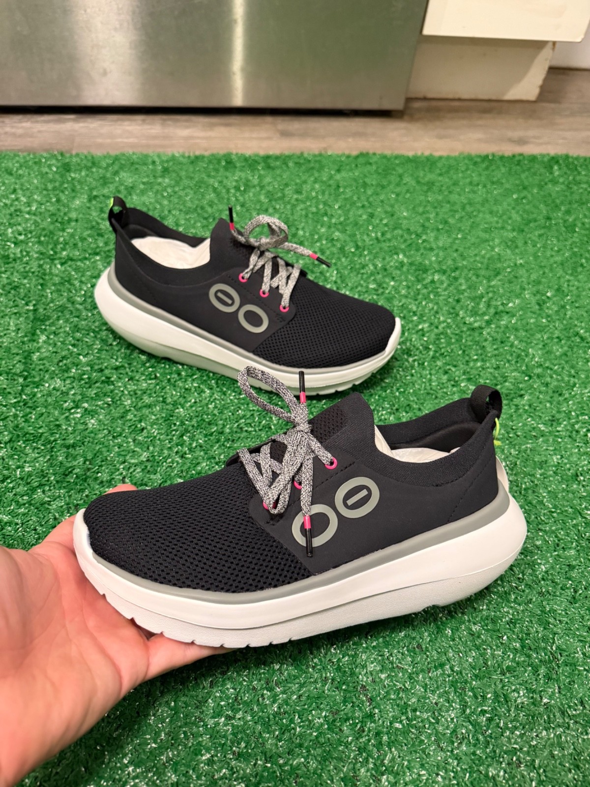 New OOFOS OOMY STRIDE Shoes Womens Size 7 Black and White With Tags Comfy $170