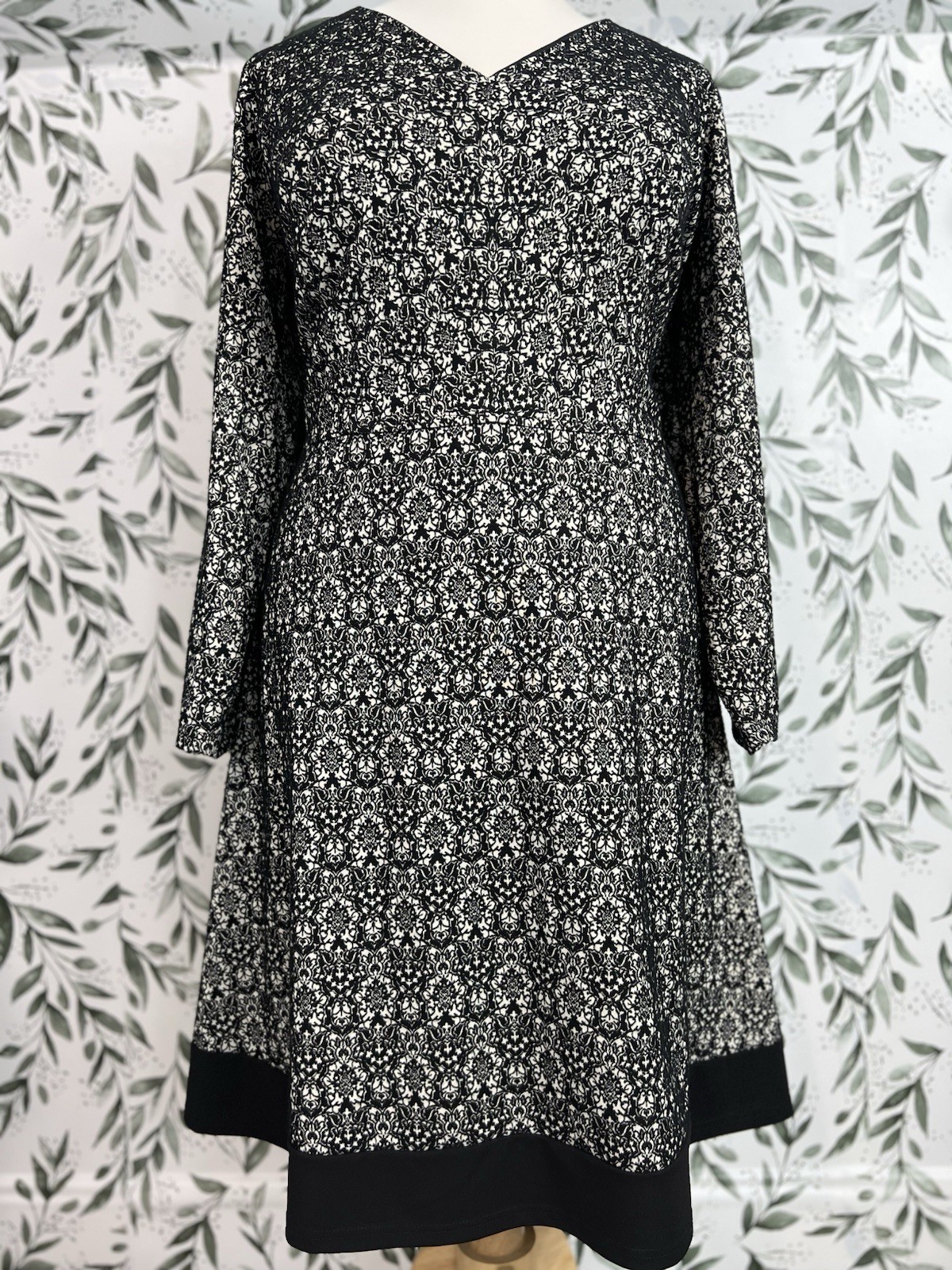 Adrianna Papell Floral Embroidery Cocktail Size 24W Midi Dress Black White B
