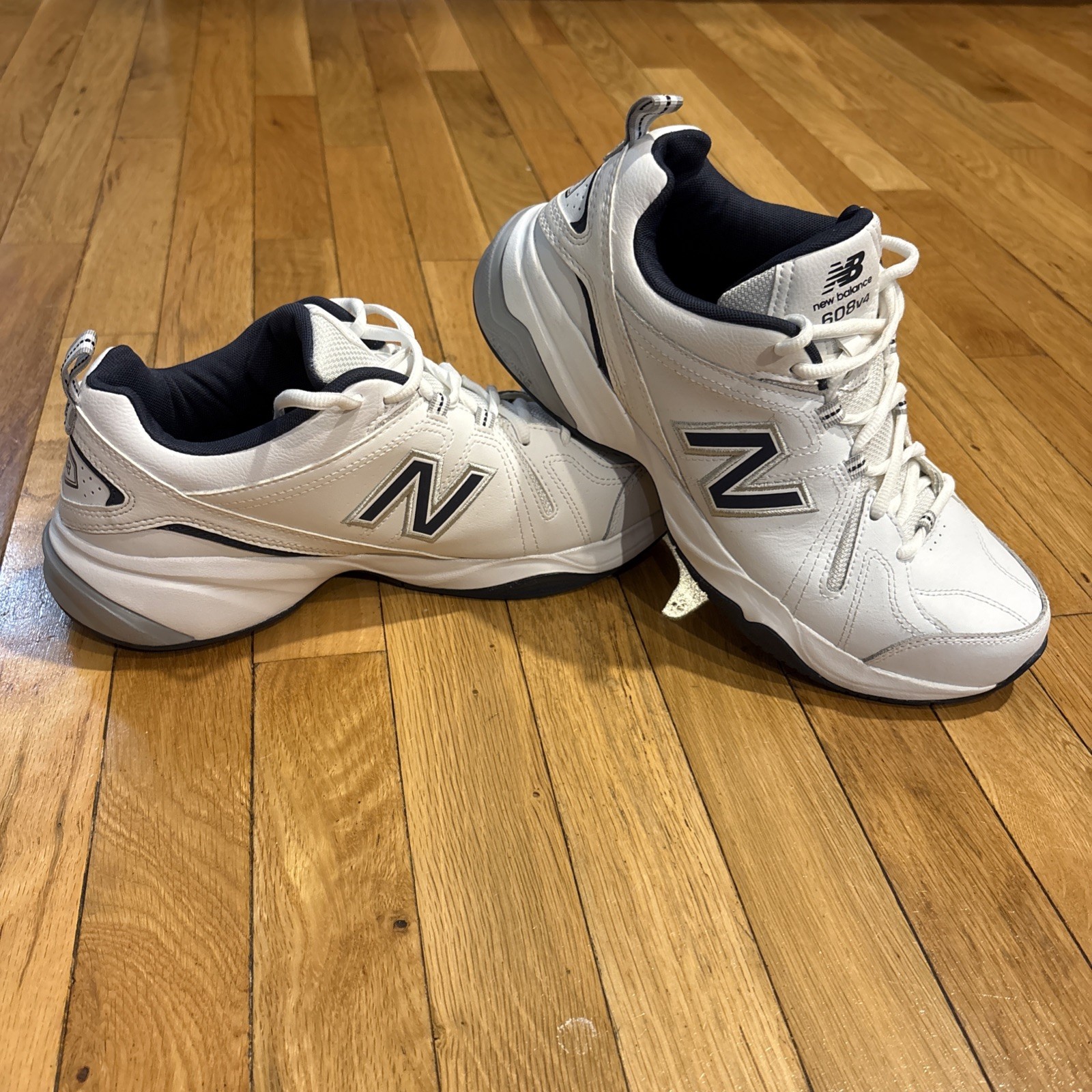 New Balance Mens Size 10 MX608v4W White Blue Sneakers TWO DIFFERENT WIDTHS