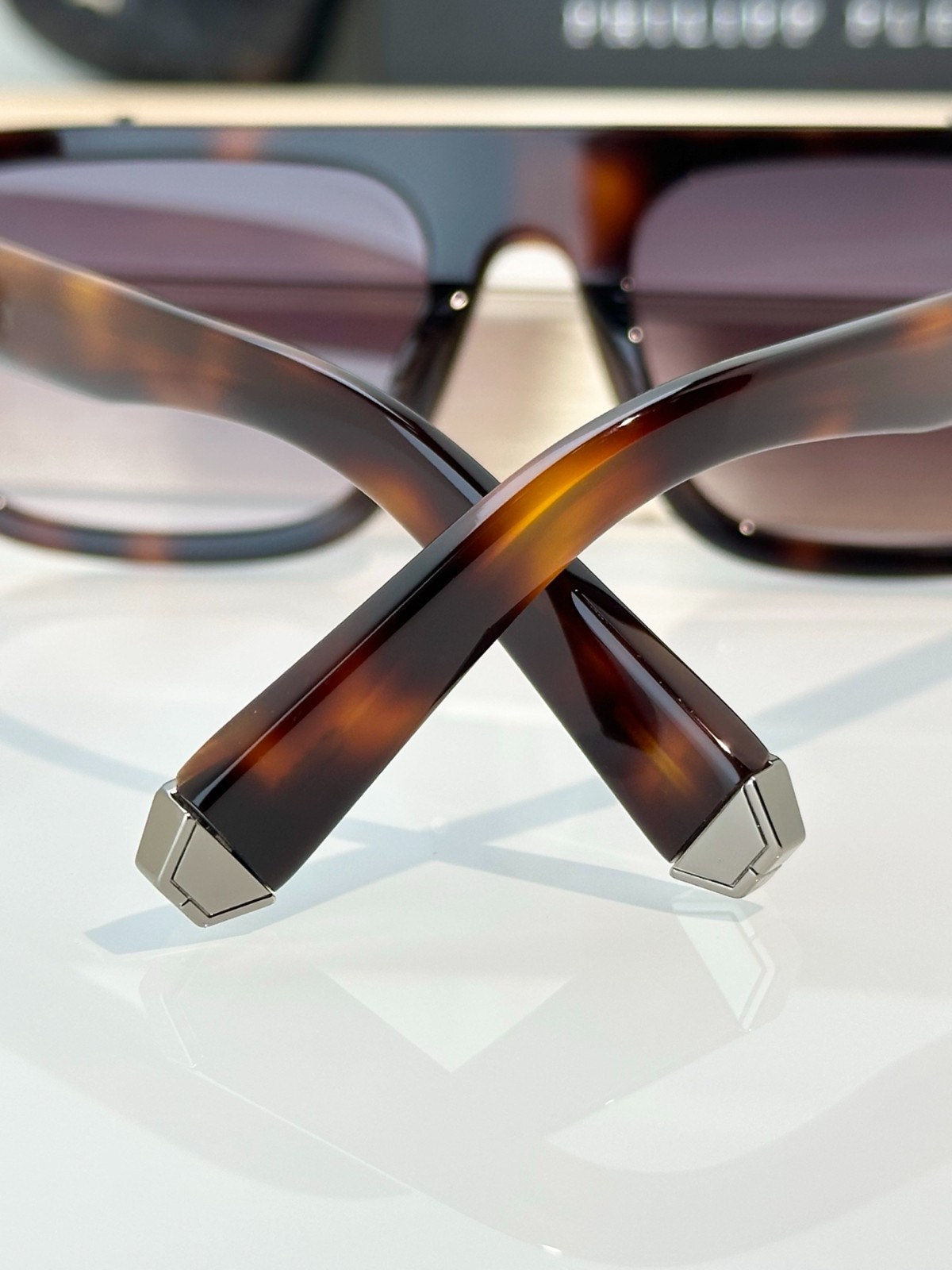 PHILIPP PLEIN Unisex Sunglasses – MODEL: VPP021 – SIZE:53口20-145
