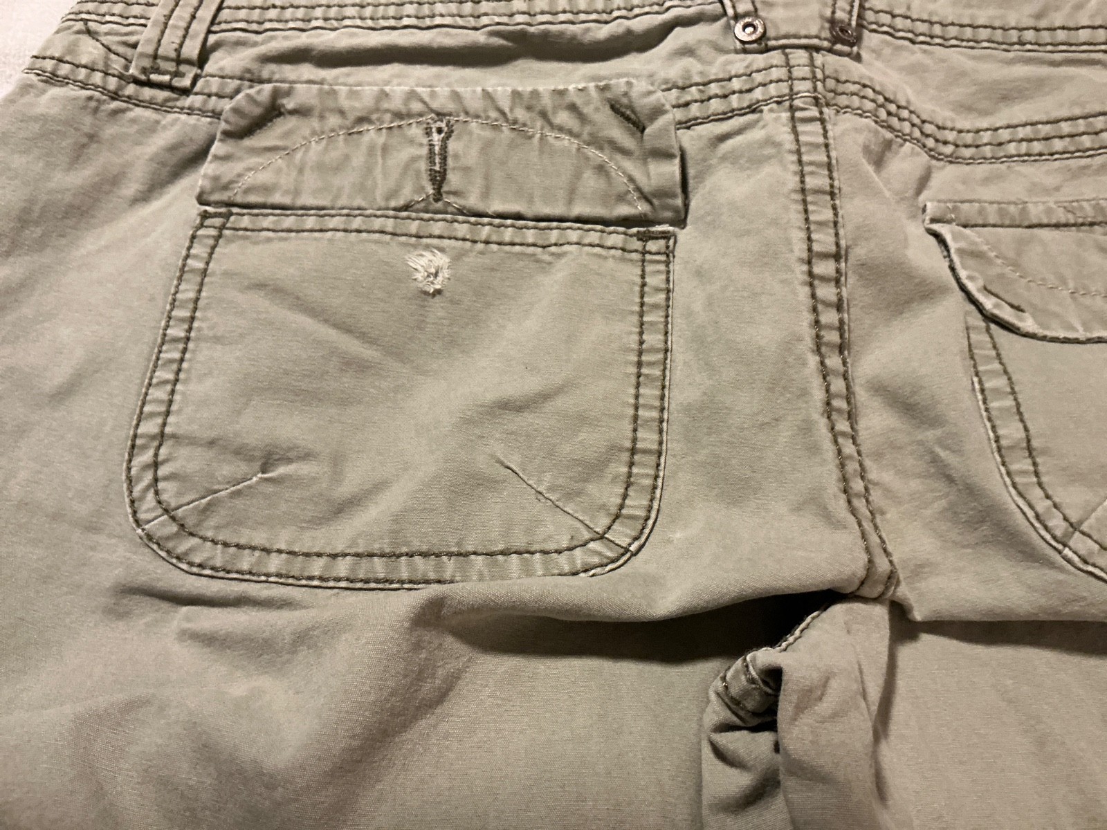 womens Jordache capris, button and siz closure