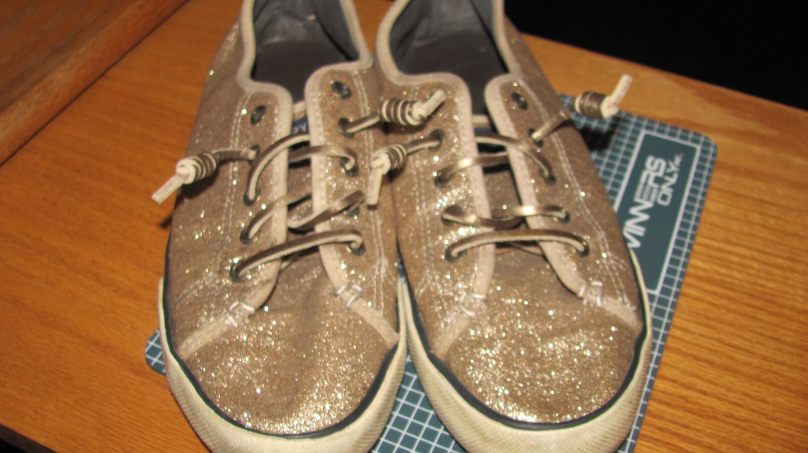 Woman’s Sperry Sz8.0 Sneakers Sparkle GOLD Canvas Slip On Casual Shoes Very Cute