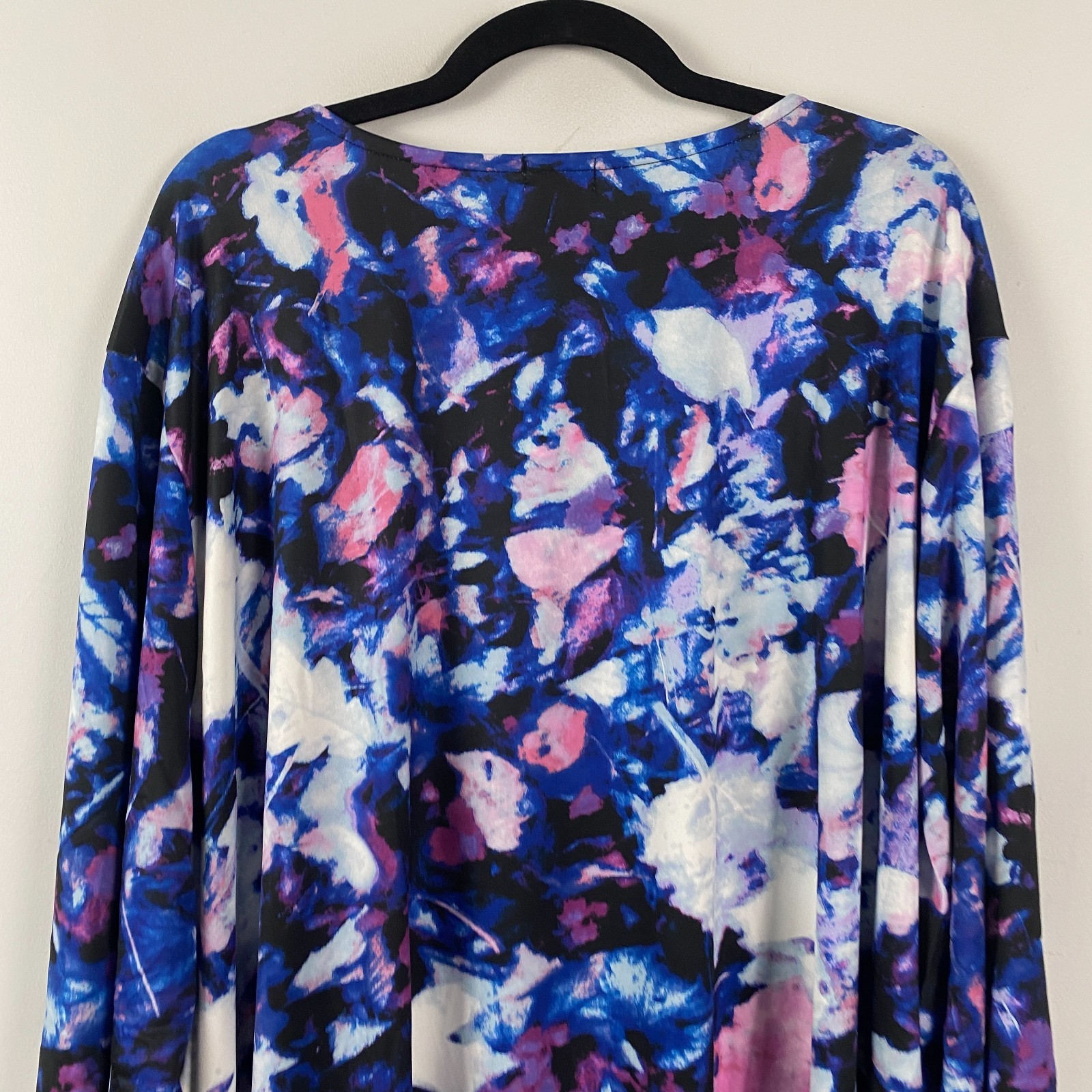 Catherines Applique Trimmed Tunic Size 5X Abstract Floral 3/4 Sleeves V Neck