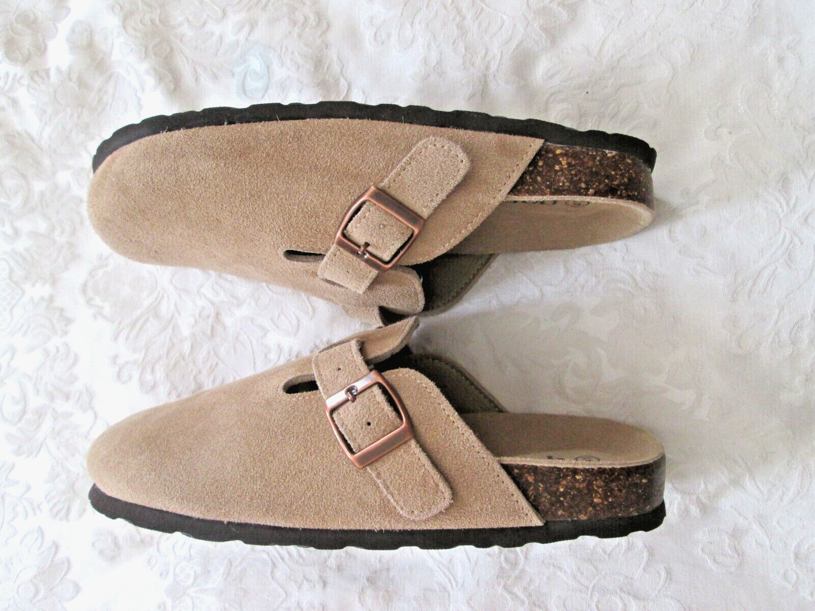 GOMFORT LT TAN/BEIGE SUEDE 41 SLIP-ON CLOGS CORK HEEL BUCKLE UPPER NEW