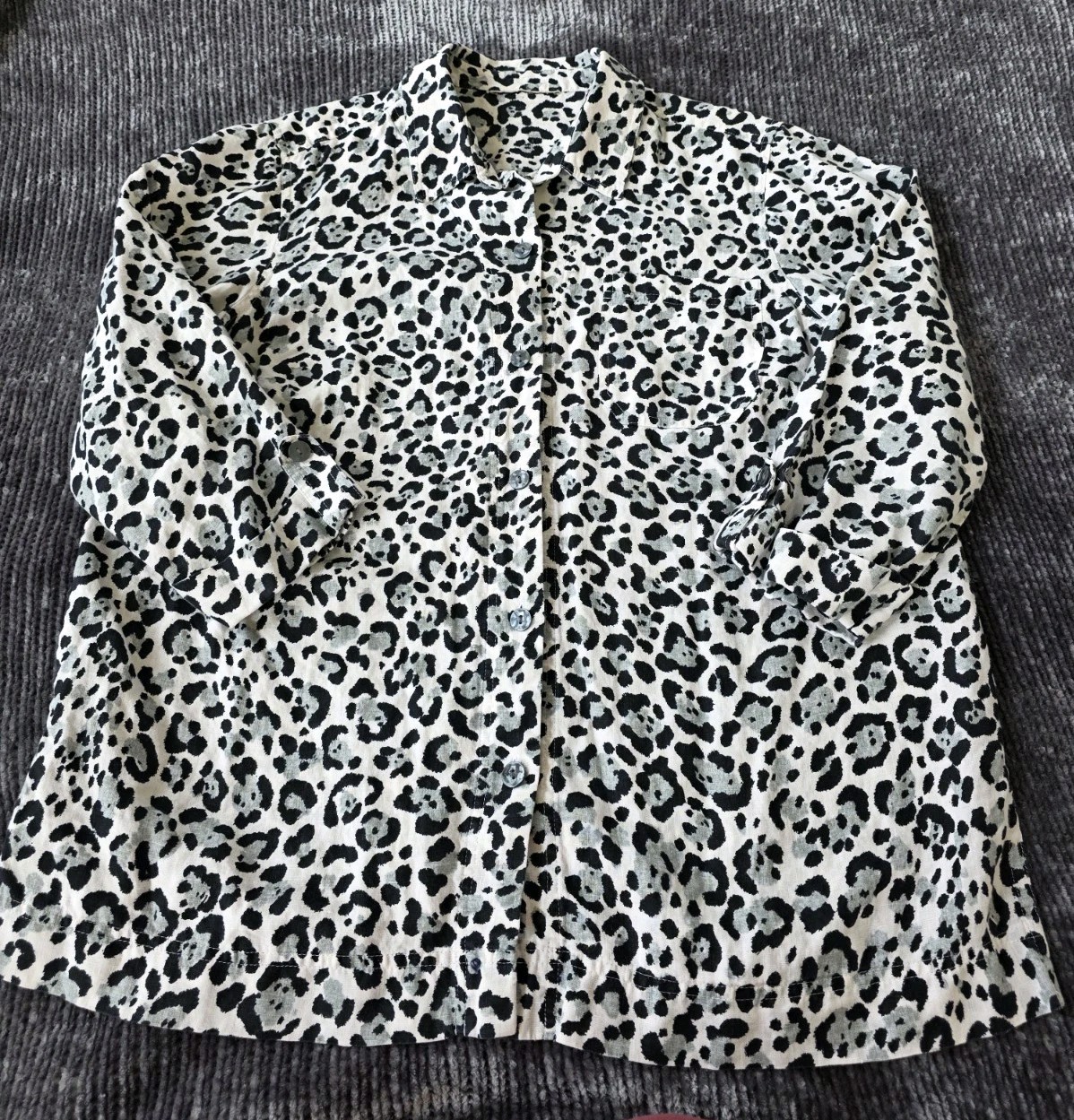 Jones New York Women’s Large Leopard Print Blouse 100% Linen Button Down 3qtr Sl