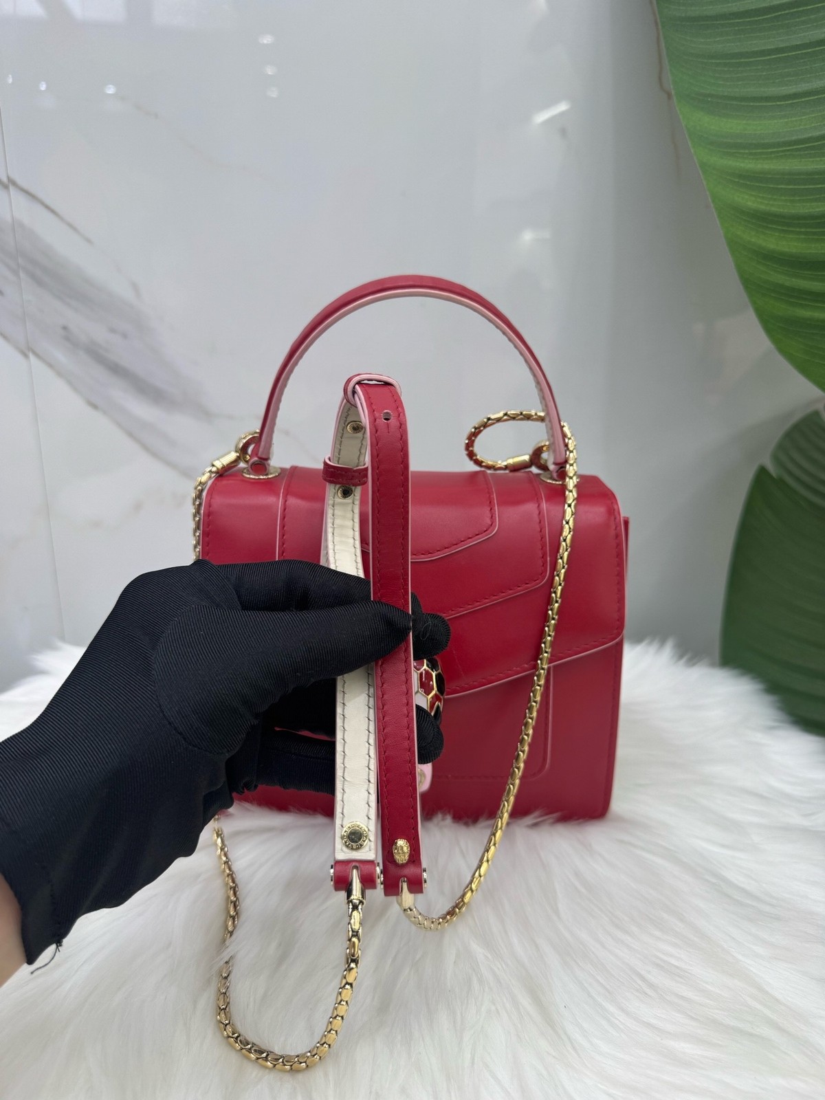 Bvlgari Pre-Owned Authentic Luxury Handbag Red 18.5x11x16cm