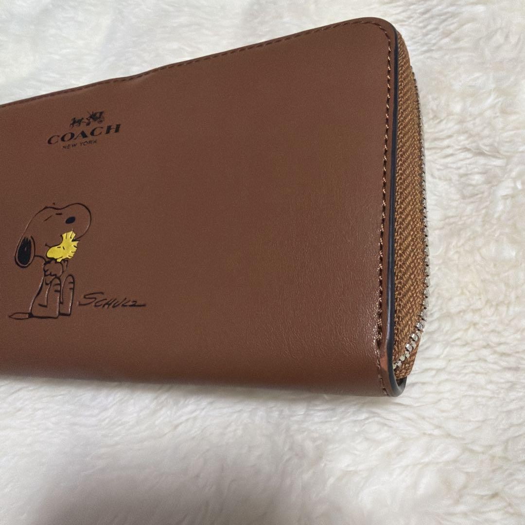 Excellent Condition Coach Peanuts Snoopy Collaboration Leather Round Zip Long Wa