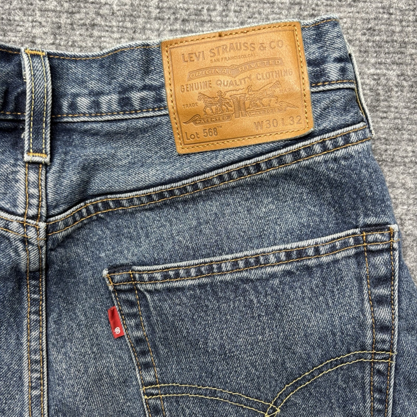 Levis Premium 568 Loose Straight Leg Jeans Mens 30×32 Blue Denim 29037-0059