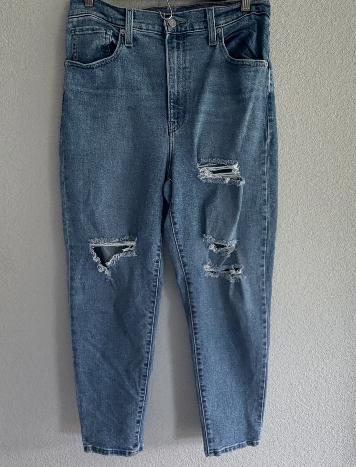 Levi’s Womens High Waisted Mom Jeans Size 31×26 Distressed Ripped Denim