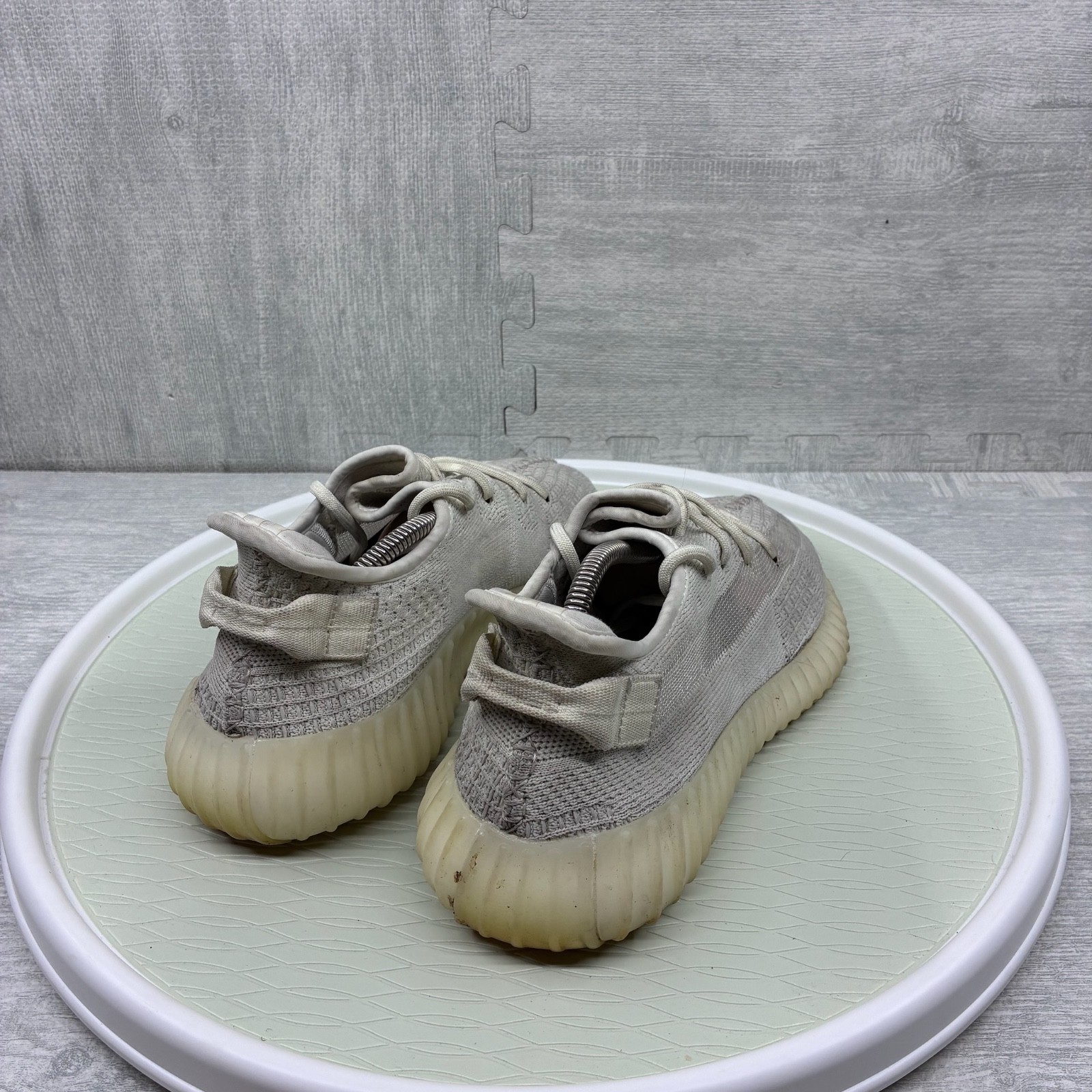Size 10 – adidas Yeezy Boost 350 V2 Low Bone No Box