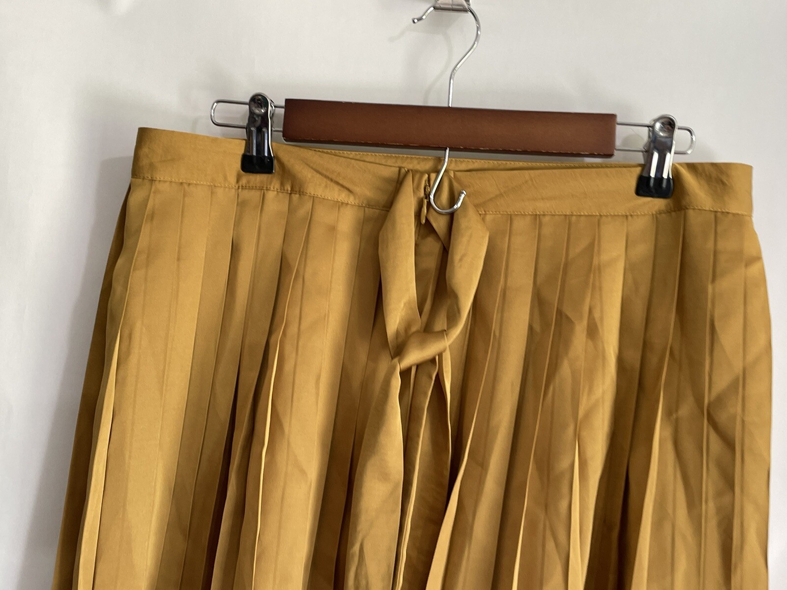 Gep Pleated Mustard Yellow Gold With Bow Shimmer Skirt Size 10 Lined 100% Polyes