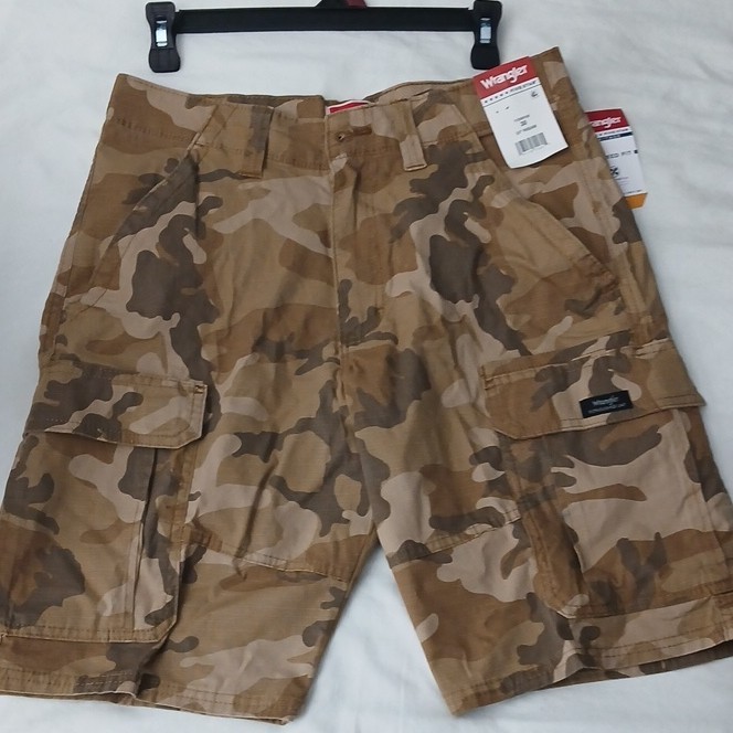 Wrangler Five Star Men’s Relaxed Fit Cargo Shorts Brown/Tan Camo 10″ Zip