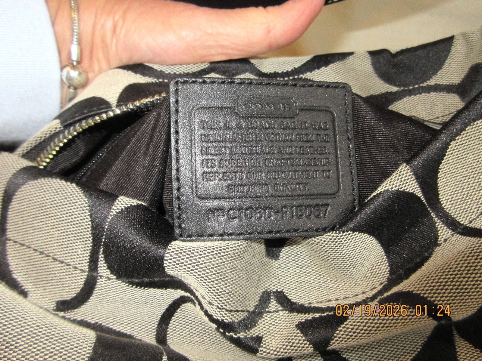 SIGNATURE “OLDER, THE GOOD STUFF”~COACH~LRG CC MONOGRAMMED PURSE~BLACK LEATHER
