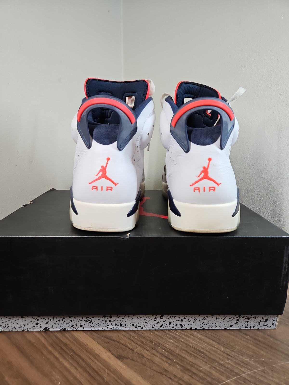 Size 13 – Nike Air Jordan 6 Retro Tinker 384664-104 Men’s Preowned Men’s