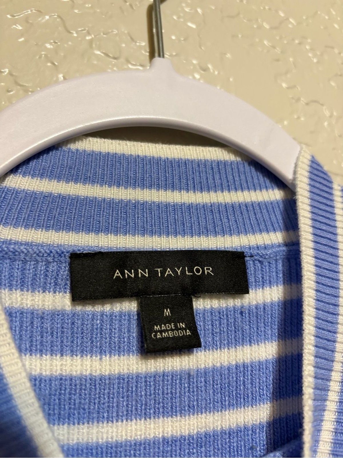 Ann Taylor Blue & White Striped Short Sleeve Sweater Size Medium
