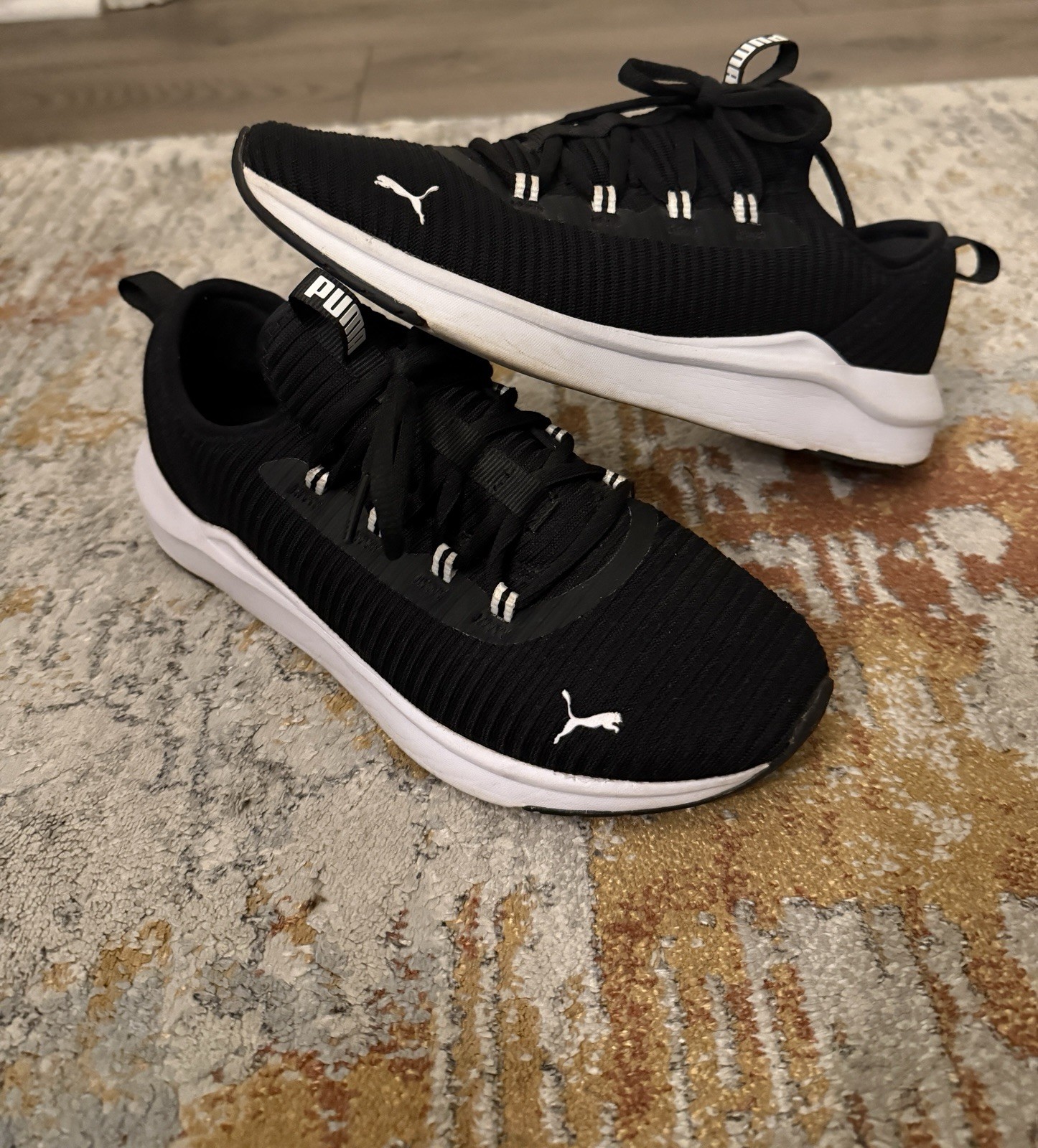 PUMA women’s soft ride finesse sport black white running shoe 7.5 US ￼376038–01