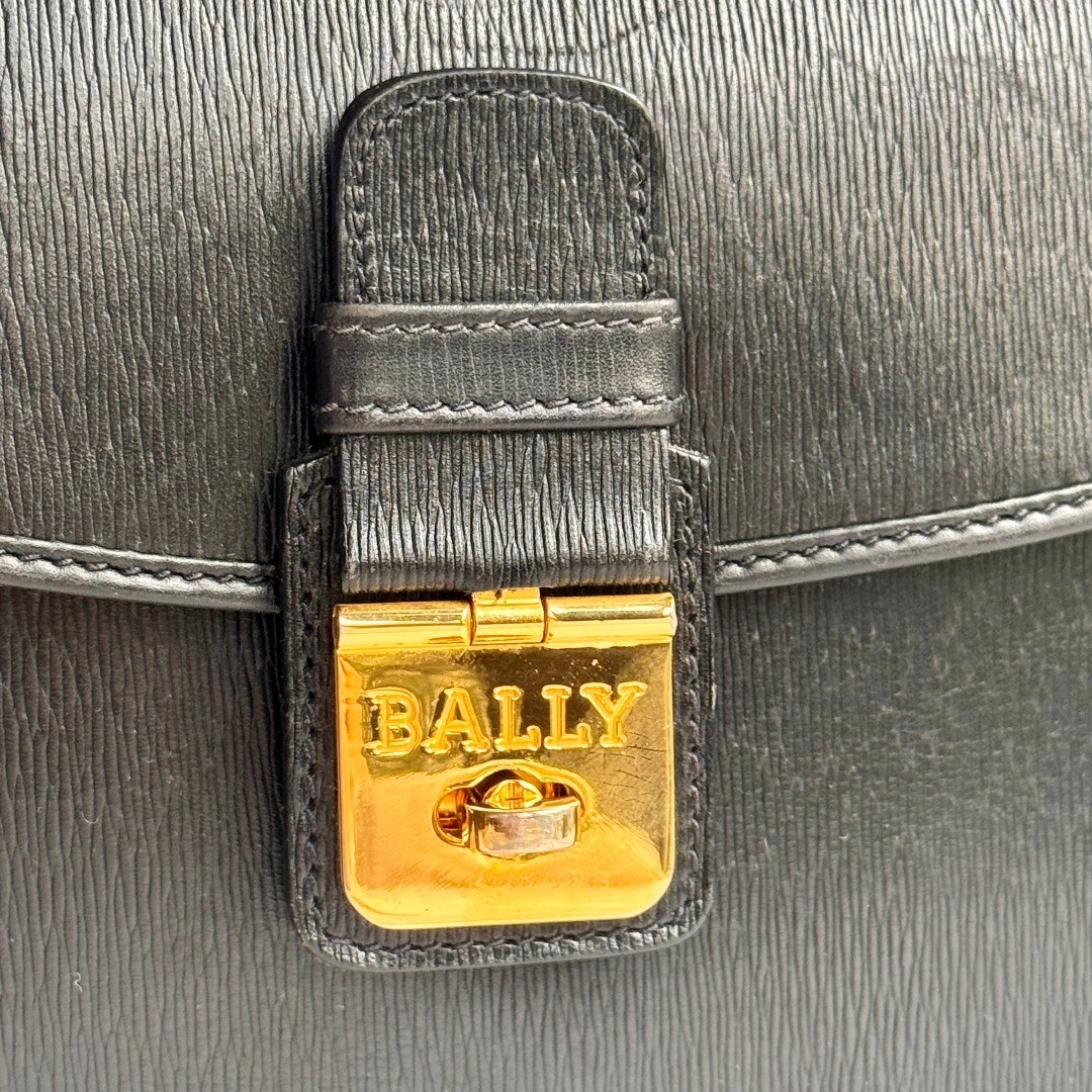 BALLY Vintage Leather Shoulder Bag Black Made in Italy Size: W:9,8 × H:7.9 in.