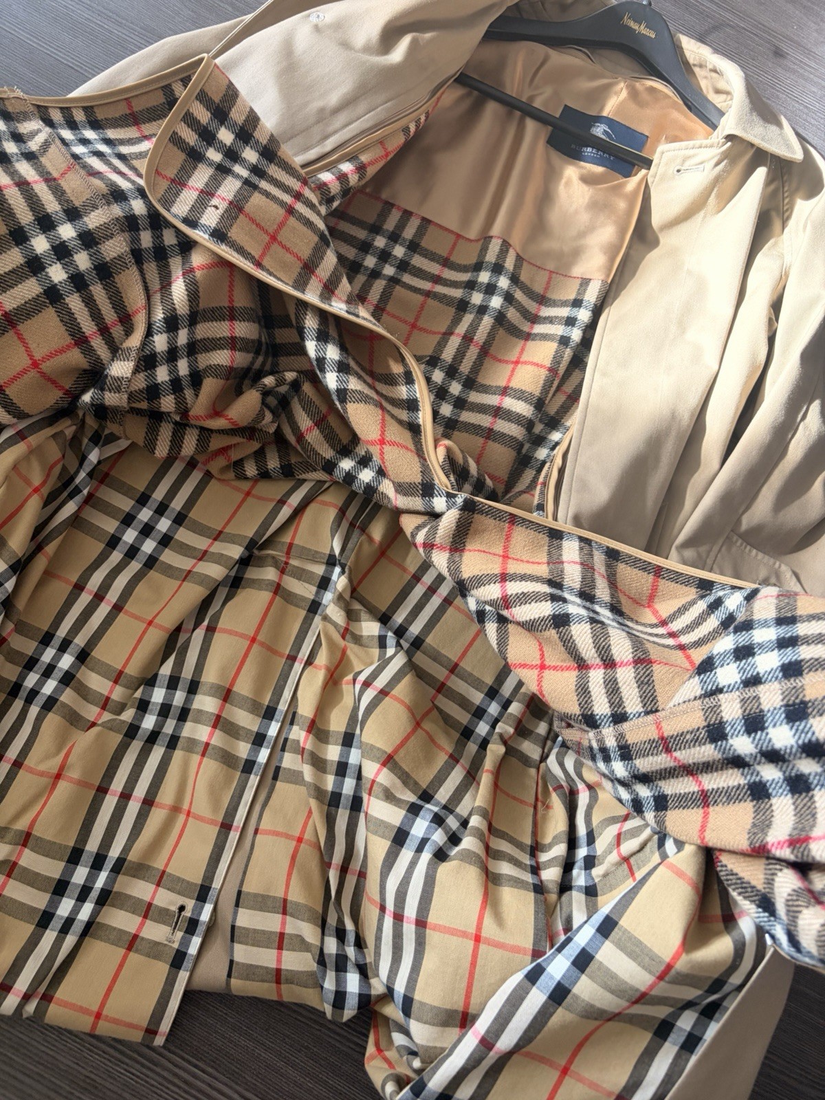 Rare Burberry London Beige Trench Coat 48 Inches Top To Bottom, 16 Inch Sleeves
