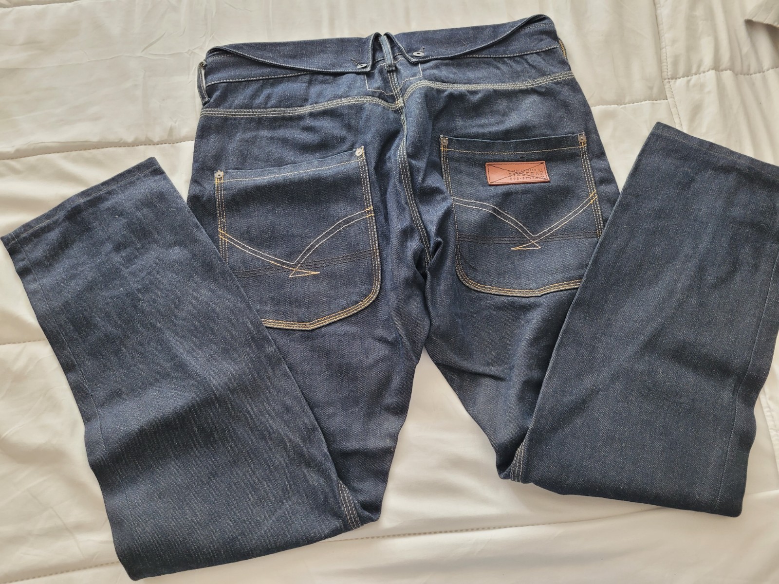 new without tags firetrap blue denim mans jeans,36 w,32l.unusual low back pocket