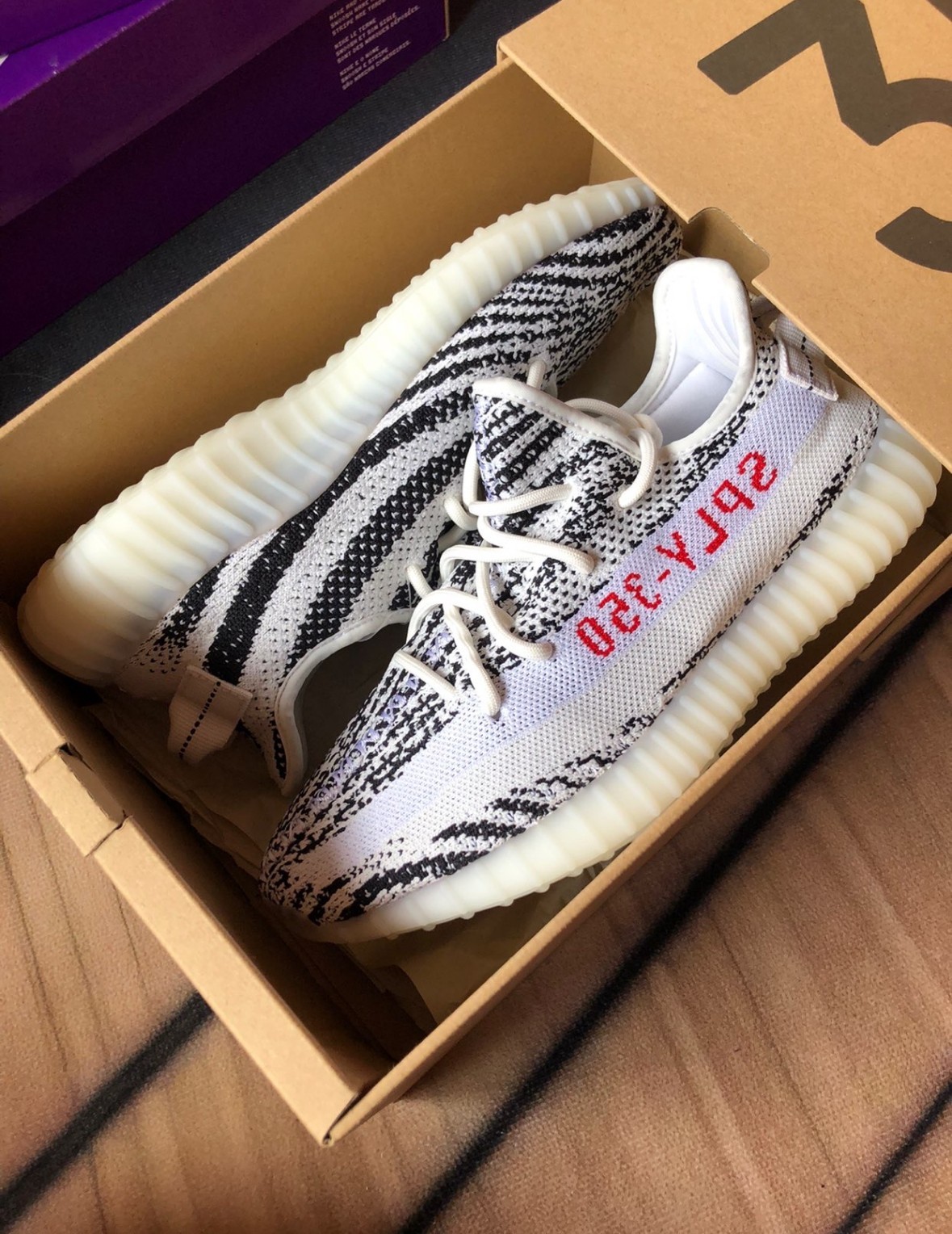 adidas Yeezy Boost 350 V2 Zebra sneaker CP9654 Men’s Size 7-10 (deadstock)