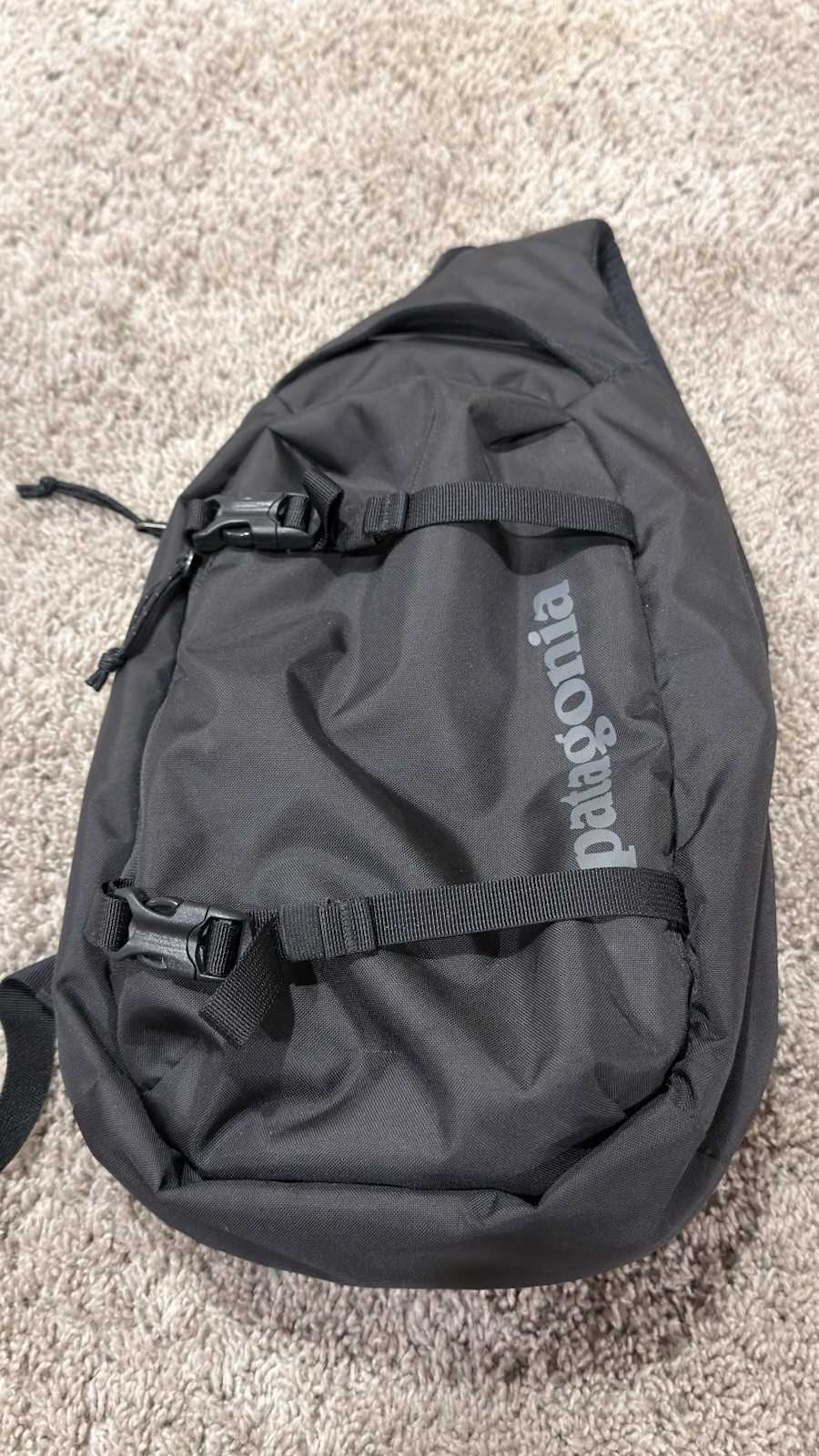 Patagonia Atom Sling Bag 8L Black Crossbody Backpack Hiking Travel Pack EUC
