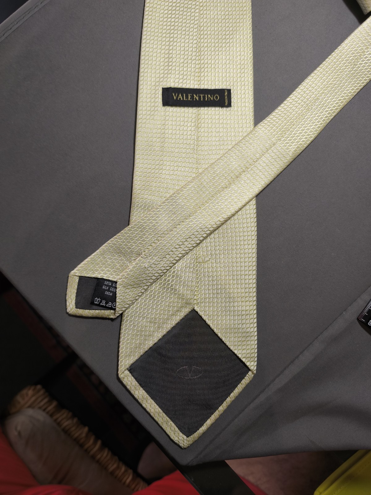 Valentino – Solid Yellow Honeycomb Silk Tie Made in Italy