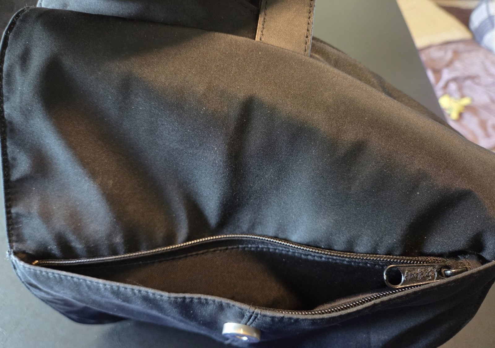 AmeriBag New Yorker Crossbody Messenger Travel Bag Black Nylon w/ Leather