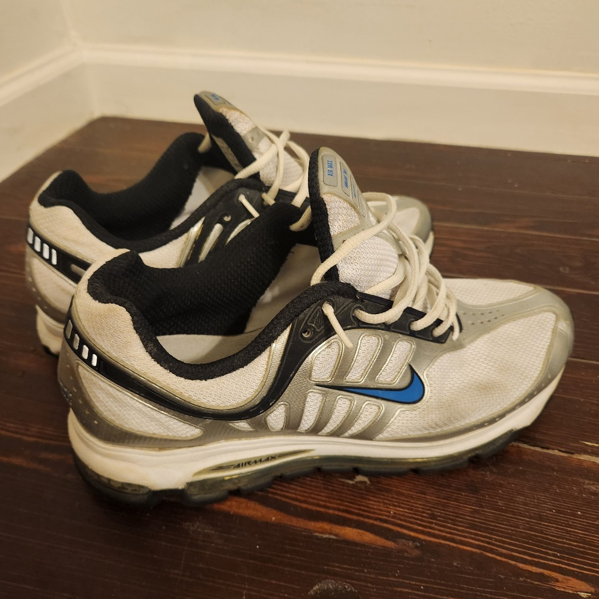 Nike Air Max Solas ’09 Silver/White/Black/Blue Low Top Mesh Sneaker 354824-141