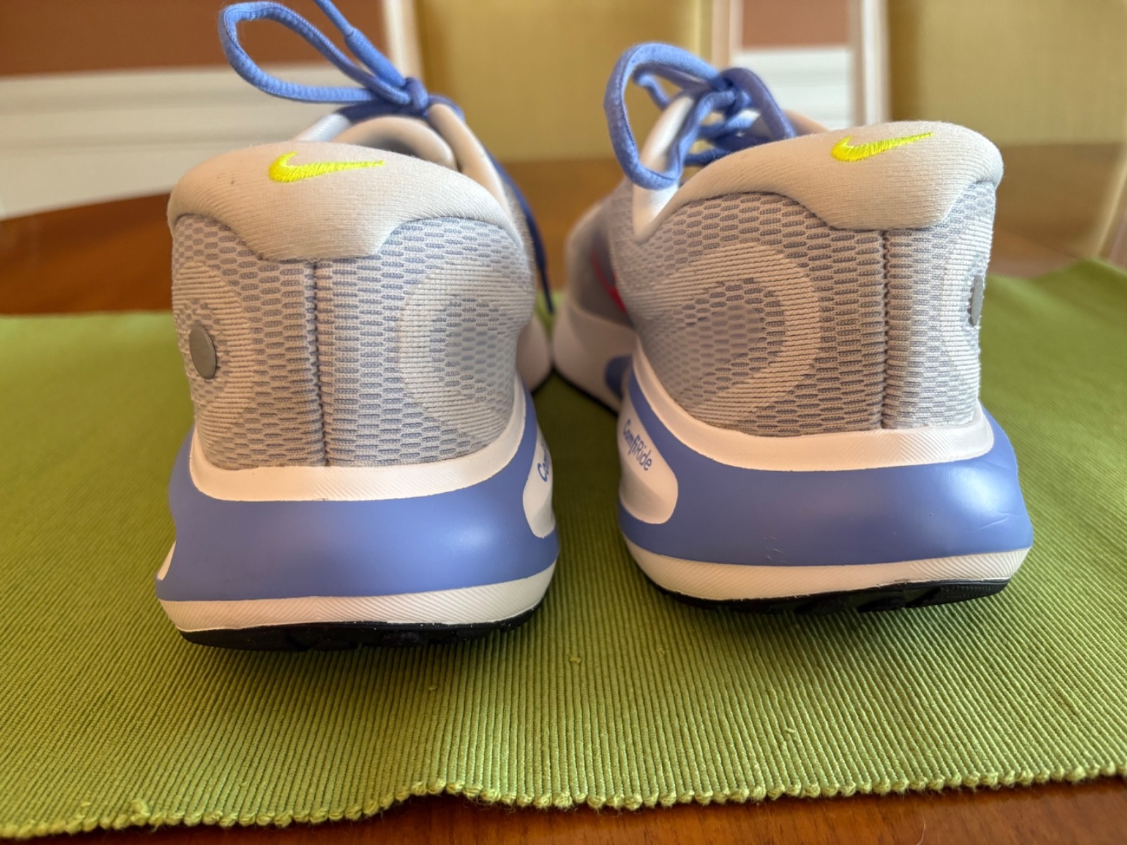 Nike Journey Women’s Running Shoes ComfiRide Size 11 white /blue accent Sneakers