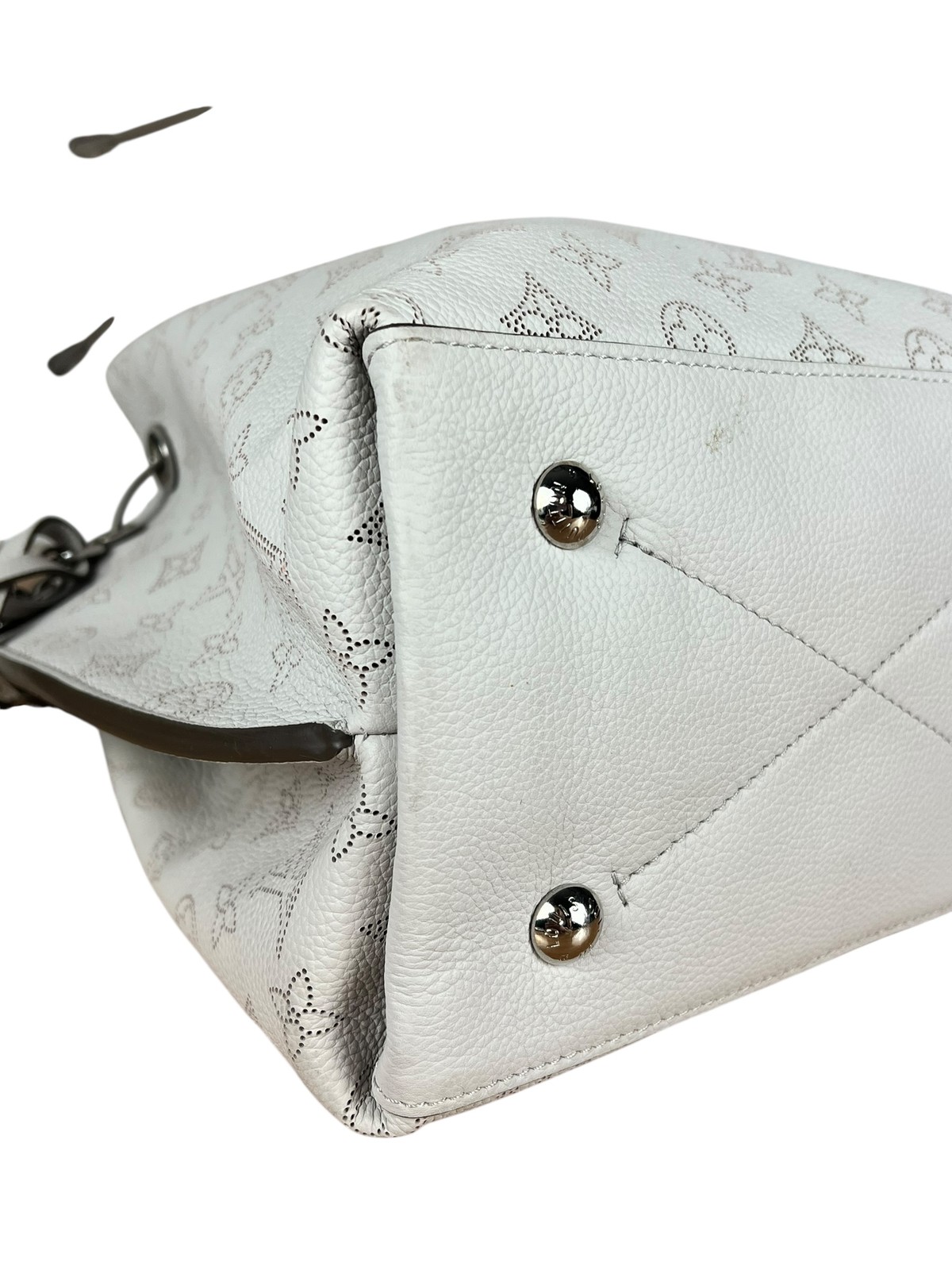 Size OS – Louis Vuitton White Perforated Leather Muria 2Way Bucket Bag – Pre-Own