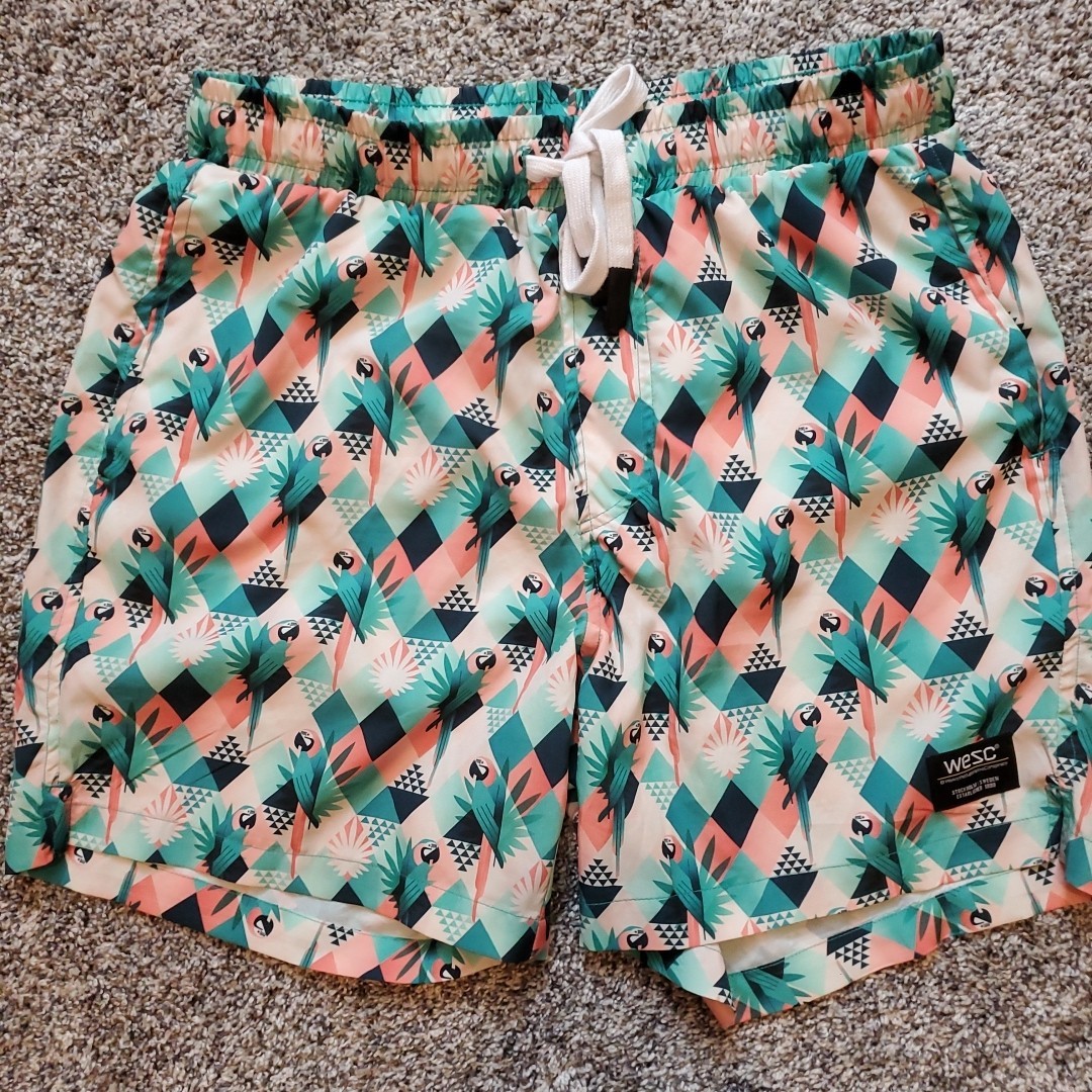 WeSC Swim Shorts Mens Medium Austin Tropical Parrot Abstract AOP Summer, Green